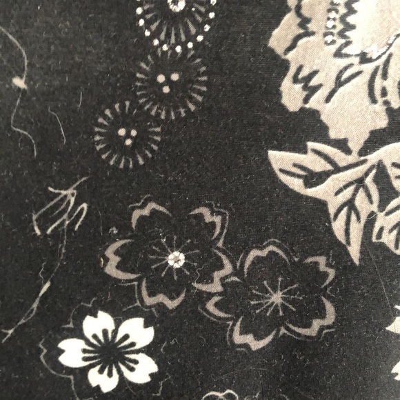 Mandarin Satin and Floral Size M Tie Up Top - Picture 4 of 9